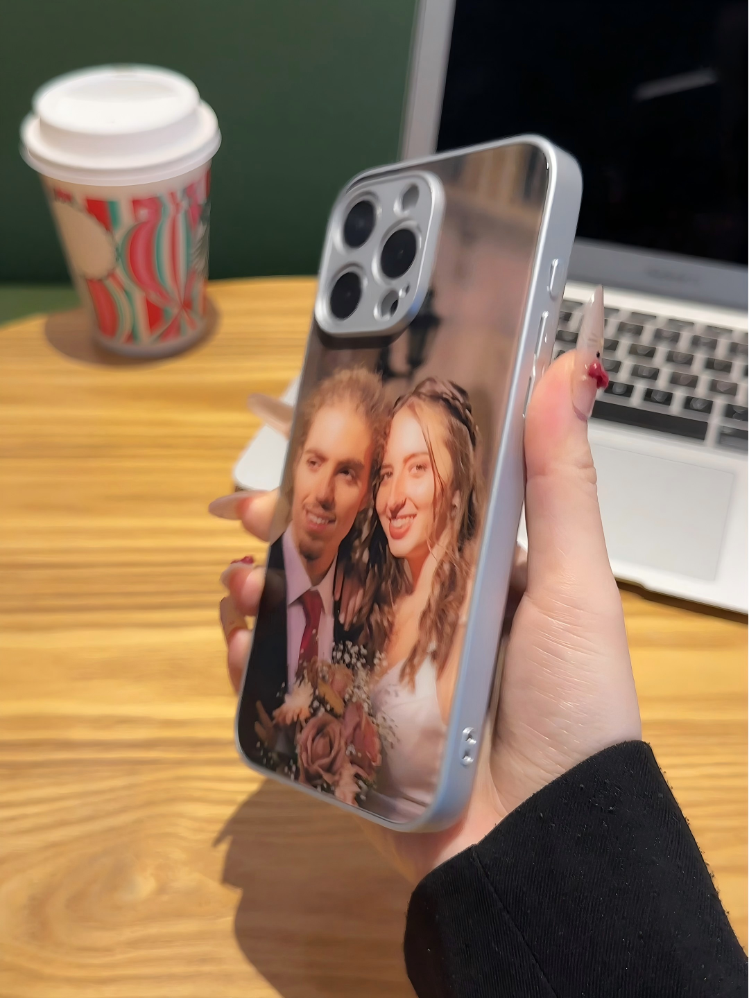 Your Memories in Hand: Bespoke Photo Case – The Perfect Custom Gift