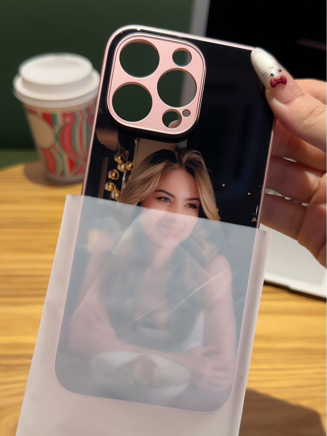 Your Memories in Hand: Bespoke Photo Case – The Perfect Custom Gift