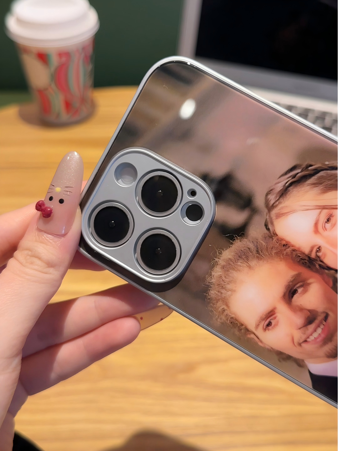 Your Memories in Hand: Bespoke Photo Case – The Perfect Custom Gift